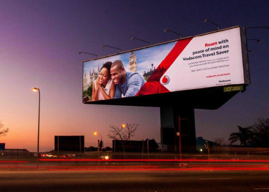 P4 P5 P6 P8 P10 Écran d'affichage LED extérieur avec IP65 étanche à l'eau 4500-7000cd/m2 Lumière et taux de rafraîchissement 3840-7680Hz