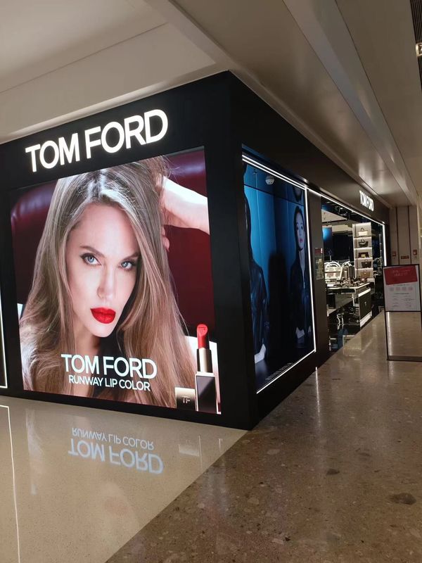 P2.5 Affichage d'affiches LED fixes à l'intérieur avec une luminosité élevée et une couleur complète transparente