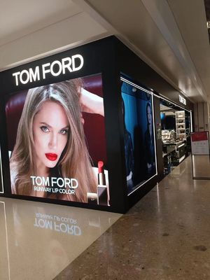 P2.5 Affichage d'affiches LED fixes à l'intérieur avec une luminosité élevée et une couleur complète transparente